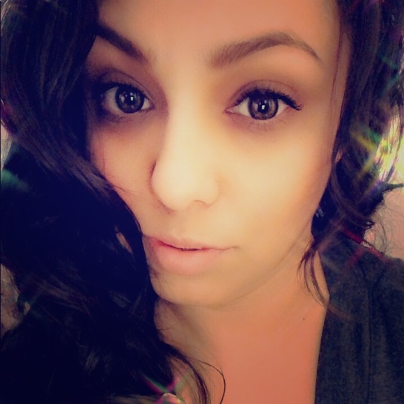 Meet your Posher🤗 - Picture 1 of 7